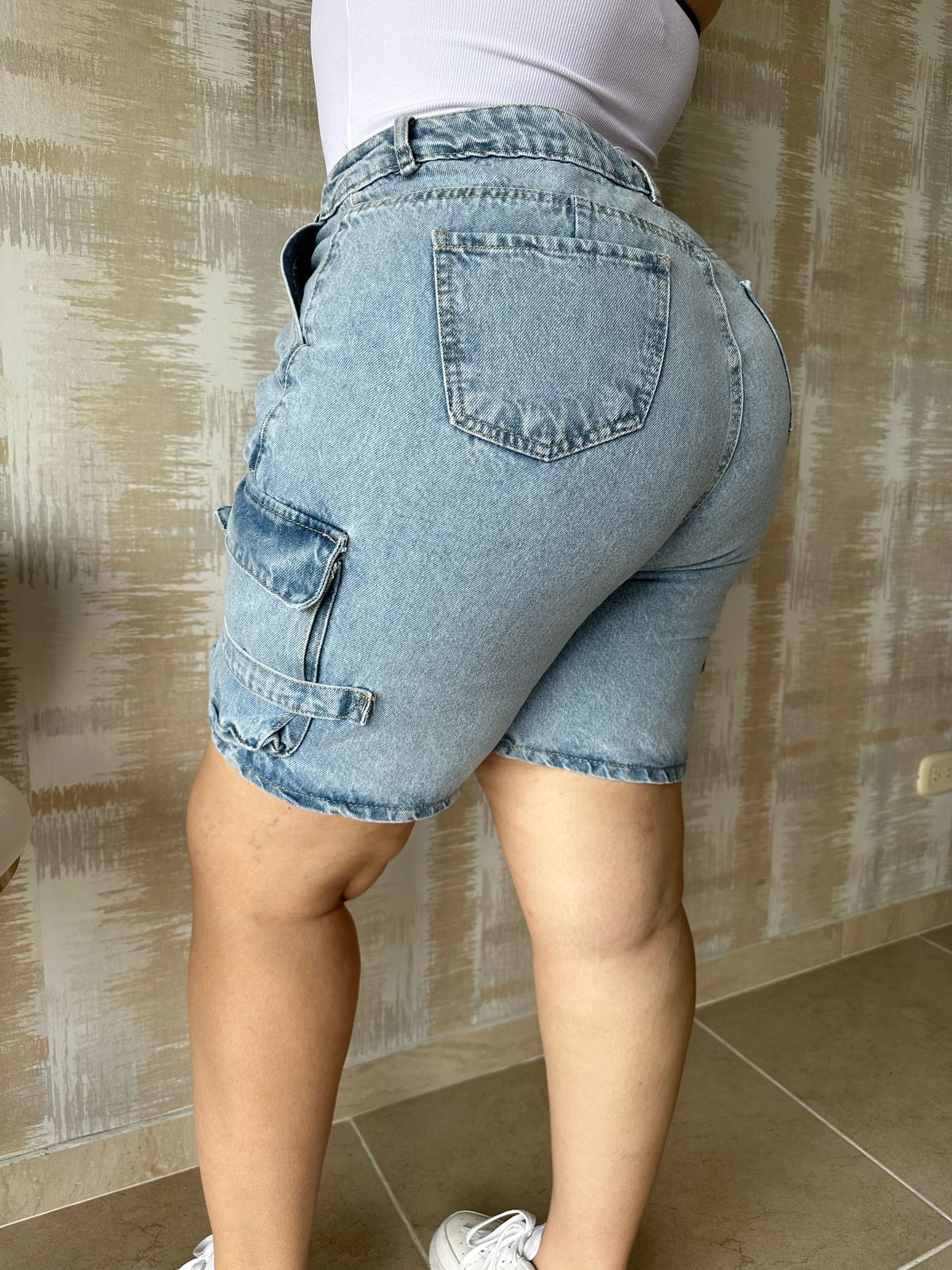 SHORT CARGO REF: 93004